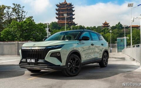 省油还得看皓极！极苛挑战一箱油跑900多公里，堪称高端混动SUV新标杆-皓影加满一箱油要多少钱