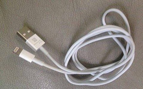 在充电时，充电器会很烫，数据线也发烫，这是什么原因？-充电器数据线头发热怎么回事