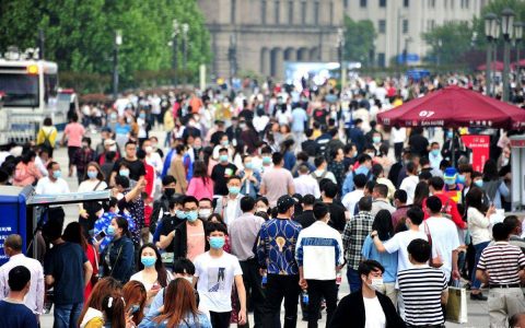 原创
五一调休方案被央视点评，“放假等于挪假”，谁发明的“调休”-央媒评五一调休