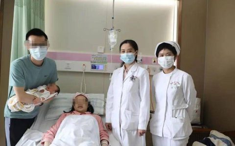 原创
惊喜！出现概率仅百万分之一，武汉夫妻诞下“镜面宝宝”顺利出院-武汉抗疫夫妻看演出身亡