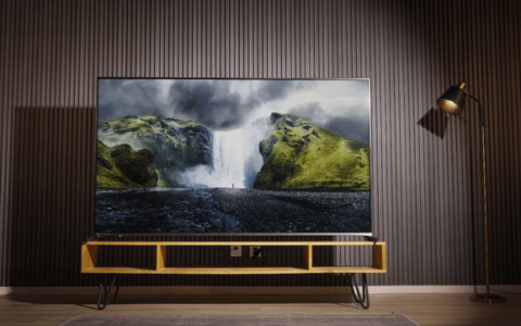 618买电视，索尼X90L和海信电视E8谁更值得？（索尼9000h和海信e7f）