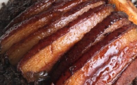 原创
梅菜扣肉的家常做法，油而不腻，超下饭，比饭店的还好吃（梅菜扣肉最好吃的做法）