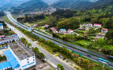 原创
深夜突发，母亲绑着女儿投河，不顾两个孩子痛哭喊救命-女儿被绑架砍到三万三