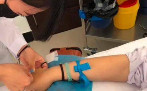 男婴静脉被注射配方奶瞒5天，为不让家人看孩子，关掉电源和热水（静脉输液对孩子身体会有什么影响）