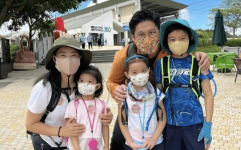 霍启刚和郭晶晶的关系显然已经和好如初，夫妻在日本购物？看看吧-霍启刚和郭晶晶是初次结婚吗