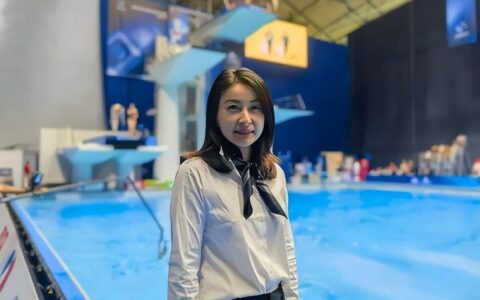 郭晶晶遭日媒公开批评，本人和霍启刚淡定逛街，却被扒不是第一次-郭晶晶何时答应霍启刚求婚