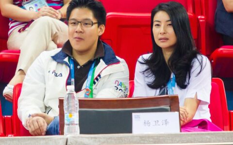 霍启刚郭晶晶低调逛日本, 对日媒批评笑而不语! 淡定从容的豪门气质-郭晶晶和霍启刚相差