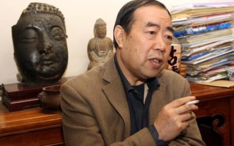 贾平凹：50岁以后，不管多穷，都要守住家门，别让这几件祸事进门！【HX】C 自在独行 贾平凹的独行世界 执笔40年高水准散文精粹精选【HX】C 自在独行 贾平凹的独行世界 执笔40年高水准散文精粹¥39打开百度APP立即扫码购买-贾平凹五十岁时人生干不了几件事赏评