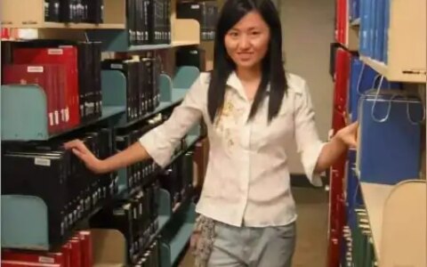 又一位千亿富豪出现，每天进账3亿，娶了一个美丽的北大学霸为妻-北大毕业的企业家