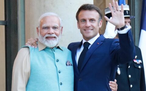 莫迪高兴得太早了！中国人口7月份反超印度，狠狠打脸西方唱衰-中国印度人口结构对比