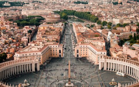 梵蒂冈：人口800人，GDP吊打美国，靠信仰赚钱的“教皇经济学”-梵蒂冈经济状况