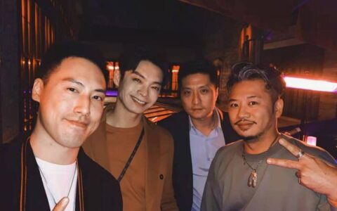 辰亦儒穿T恤秀肌肉帅气大逆袭！40岁生日飞轮海齐聚，独缺炎亚纶-辰亦儒最新发型