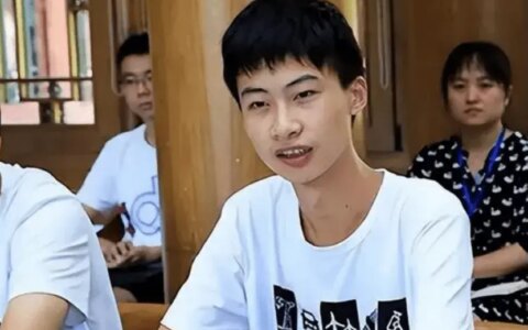高考状元庞众望，父母双残，捡过破烂，744高分上清华-庞众望央视