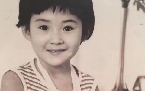 当年近60的巩俐与62岁的洪晃在一起，我才明白顶级骨相有多牛-巩俐表演分析