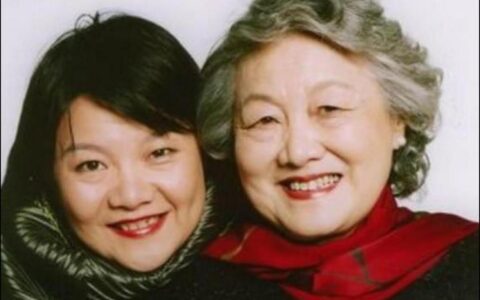 61岁洪晃近照曝光：满头白发，身材臃肿，但依旧活得坦荡活得高级-洪晃几岁了