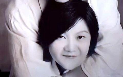 59岁洪晃首度公开与现任丈夫合照，网友：比陈凯歌帅多了-洪晃的年龄有多大?