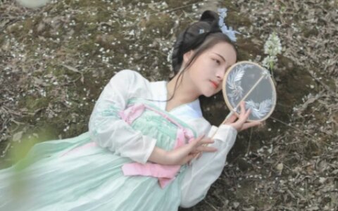 最实用的七绝创作手法，拟人化能给诗词带来什么奇效？多案例剖析-七言绝句怼人