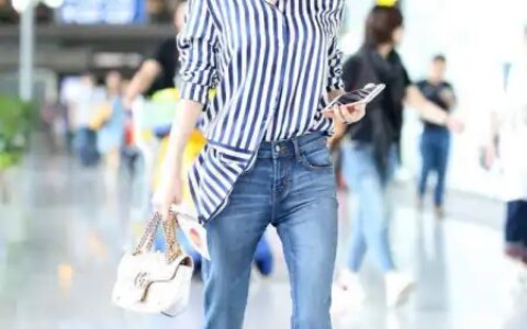 33岁舒畅越来越美了，穿条纹衬衫女人味倍足，披发造型美到不敢认-舒畅的衣服