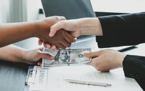 警报解除！8亿美元和解金移开“达摩克利斯之剑” 洛阳钼业有望每年新增20万吨铜、1.7万吨钴-达摩克利斯之剑代表正义吗