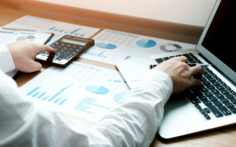 审计师黄寅：头上顶了一把“达摩克利斯之剑”-中国审计报社黄峥