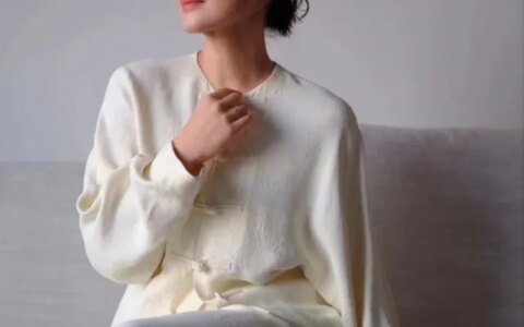 梅婷气质不是盖的！单品上身端庄优雅又大气，47岁的年龄30岁的美-43岁梅婷近照