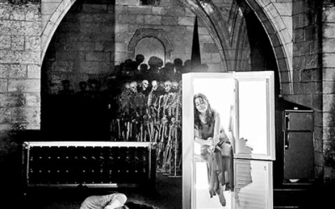 梅婷携《第七天》首登阿维尼翁戏剧节-梅婷梅婷