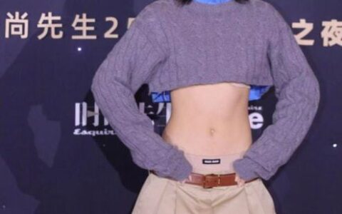 尴尬！说唱歌手刘柏辛出席《时尚先生》走红毯，露出内衣差点走光-刘柏辛中国新说唱视频