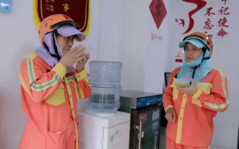 江苏南京：六百多处驿点为万名环卫工避暑-南京环卫工人几点上班几点下班