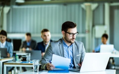 如何让你的代码更加健壮：异常处理和线程安全的编程技巧-代码出问题了 干没公司最少20w金额的数据会怎样