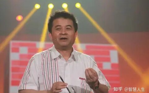 62岁毕福剑和家人合影照曝光，晚年生活舒适，离开舞台不受影响-59岁毕福剑近照