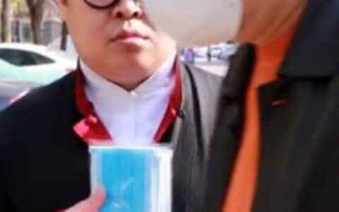 61岁毕福剑近况曝光，录制公益视频精神状态好，出行不忘戴口罩-61岁毕福剑现身商演