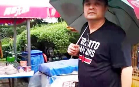 60岁毕福剑近照曝光，肚子大发福明显，气色不错心情好-61岁毕福剑现身 , 视频