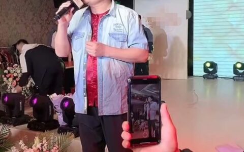 毕福剑现身商演 与美女唱情歌互动亲密气氛热烈-毕福剑现身商演视频