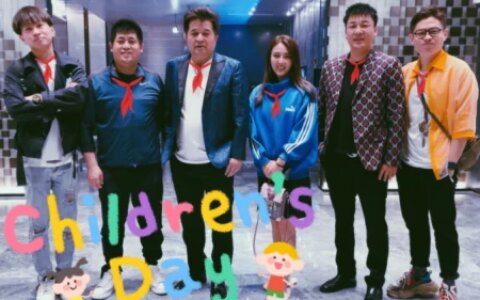 62岁毕福剑现身婚礼当证婚人，现场题字为新人送祝福，身形憔悴-61 岁毕福剑现身