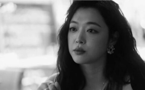 雪莉之死，揭开了韩国娱乐圈狰狞的潜规则-雪莉在韩国火吗