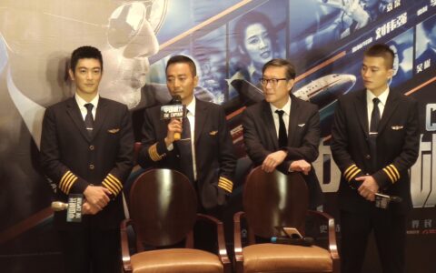 张涵予演“中国机长”没压力，原型人物常到现场指导-张涵予中国机长采访视频
