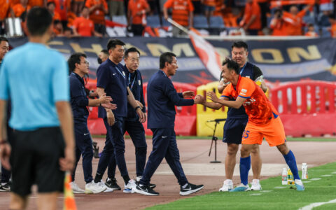 足球——中超：山东泰山胜大连人-山东泰山队中超