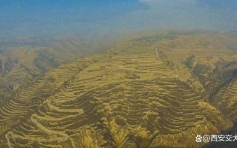 此身在尘土飞扬中-身在尘寰的意思解释词语