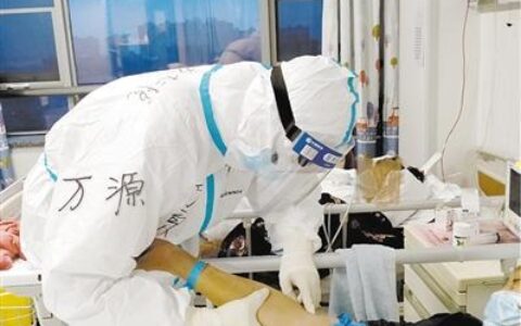 这个白衣“小虎队”中 个个是“暖男”-这个白色