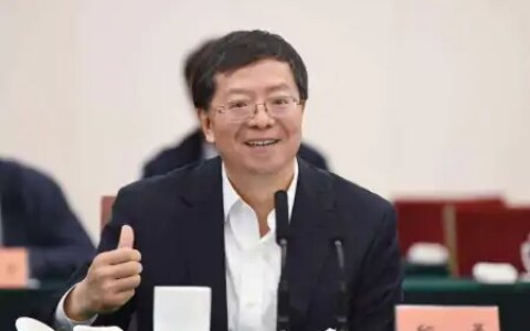 他现任清华大学校长，49岁当选院士，50岁任副部级领导，今年56岁-清华大学校长个人资料