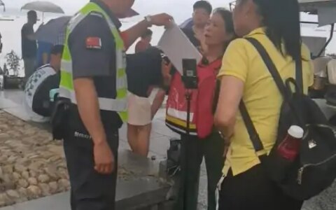 母亲西湖直播寻子时遭穿制服人员阻拦，警方道歉：将加强保安员培训-母亲的点滴