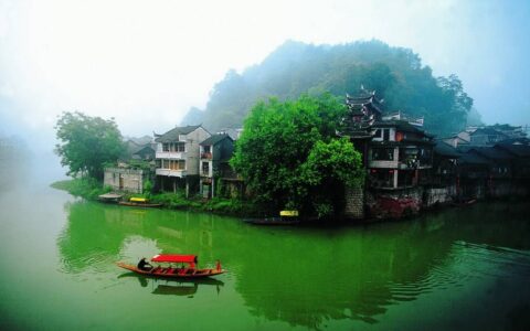 凤凰古城新玩法出炉，邀老广自驾神秘湘西-凤凰古城攻略最佳旅游季节