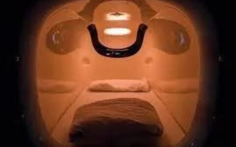 年轻人租房降级：住太空舱30元1天，与日本胶囊旅馆有何不同？-太空舱租房什么意思