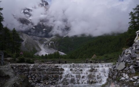 夏日稻城亚丁：人间净土 美若仙境-稻城亚丁哪里最漂亮