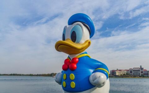 贵过东京巴黎！上海迪士尼门票卖到799元，母公司还在裁员省钱-上海迪士尼耗资