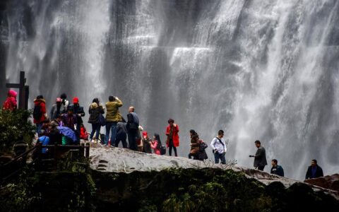 贵州两大瀑布对比 黄果树VS赤水 哪个更漂亮壮观？-黄果树瀑布和赤水瀑布哪个大些呢