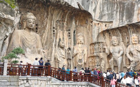 被吐槽没看点的龙门石窟，却是世界文化遗产，夜景一定要看-龙门石窟夜游