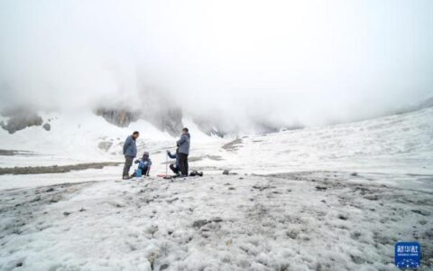 玉龙雪山上的一片雪花，长江里的一滴水-玉龙雪山开发现状