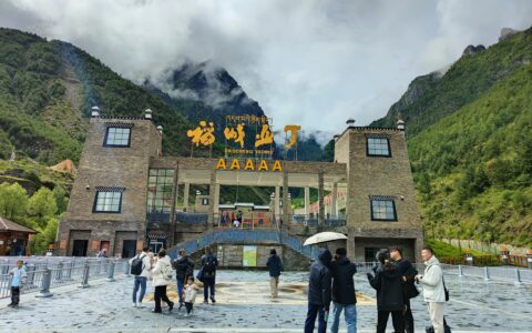 稻城亚丁自玩详细攻略（2000字）-稻城亚丁旅游线路攻略一日游