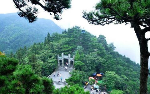 中国十大名山之一的庐山，到底有多美？-庐山是几大名山